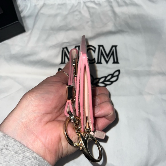 MCM light pink and grey Patricia wallet + Key fob - Picture 10 of 16